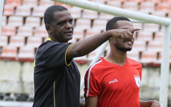 coach-wanderley-waspadai-bola-mati-fadil-sausu