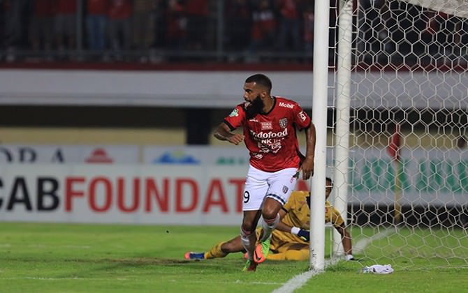 comvalius-hattrick-serdadu-tridatu-sukses-tekuk-madura-united-5-2