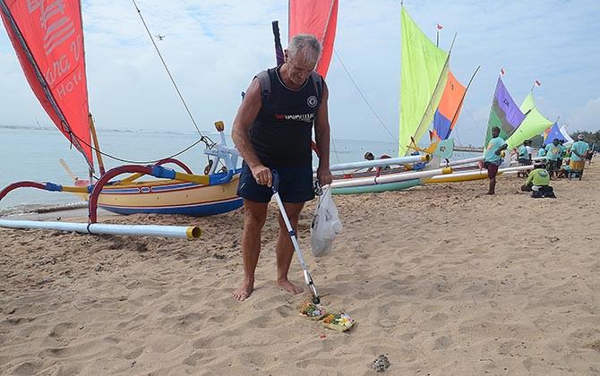 jadi-pemulung-demi-sanur-bersih
