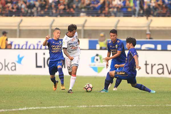 gagal-puaskan-bobotoh-coach-emral-minta-maaf