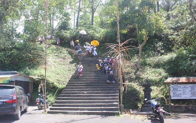 gunung-agung-batuk-warga-duda-dilarang-ngaturang-pekelem-gantinya