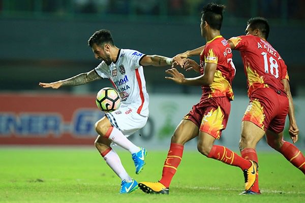 keok-dari-bhayangkara-luis-milla-support-pemain-bali-united