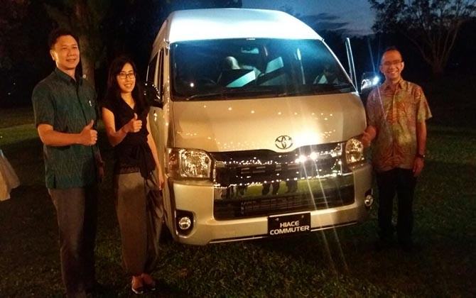 mobil-travel-terbaru-untuk-wisatawan-di-bali-toyota-hiace-jawabannya