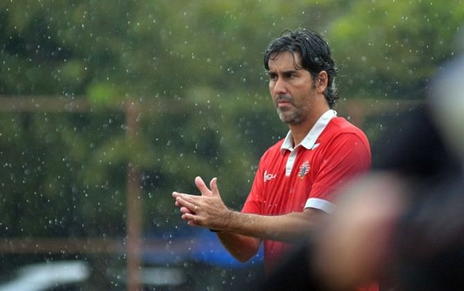 psywar-coach-teco-persija-lebih-baik-dari-bali-united