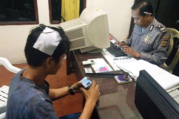ngawurhajar-kepala-teman-dengan-batako-tukang-cukur-rambut-diciduk