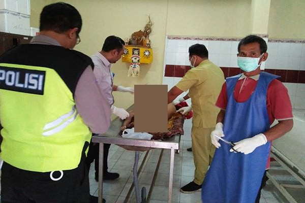 ngeri-jadi-korban-tabrak-lari-ibu-dan-anak-tewas-digilas-truk-fuso
