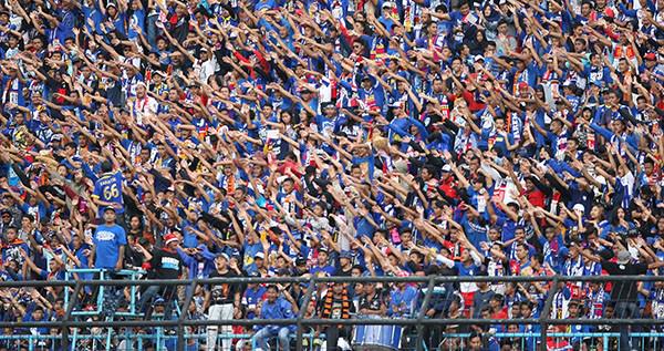 tak-masalah-bayar-tiket-mahal-15-bus-rombongan-aremania-serbu-bali