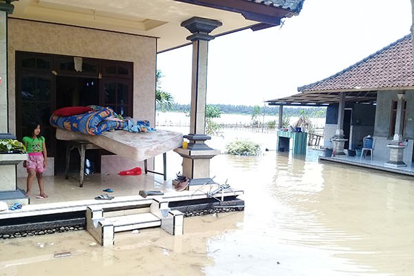 waspada-hujan-lebat-hulu-longsor-hilir-banjir-akses-jalan-terputus