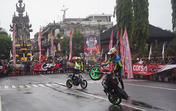 adu-aksi-72-freestyler-bikin-warga-klungkung-melongo