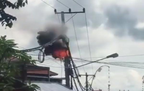 dordordortiang-listrik-meledak-lalu-keluar-api