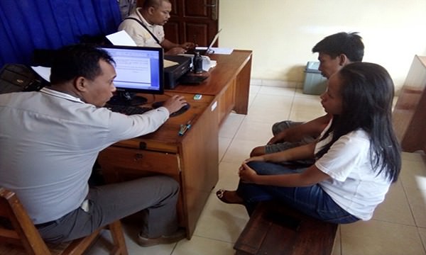 pisah-ranjang-tengok-anak-pergoki-suami-sama-wil-duh-teganya