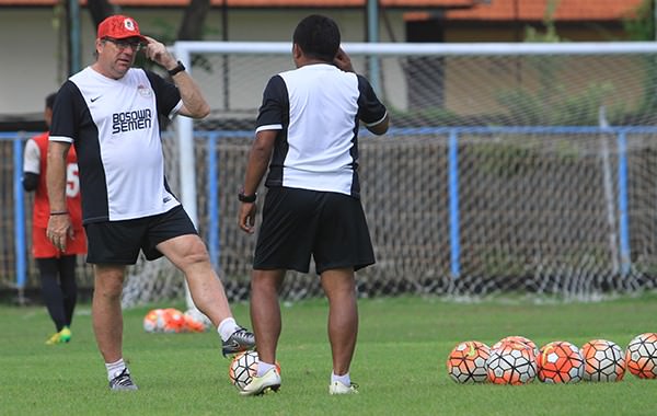 terganggu-dengan-isu-pluim-klok-coach-rene-keduanya-pemain-psm
