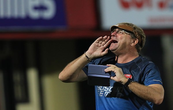 wuish-jelang-duel-coach-rene-albert-sebut-bali-united-tidak-spesial