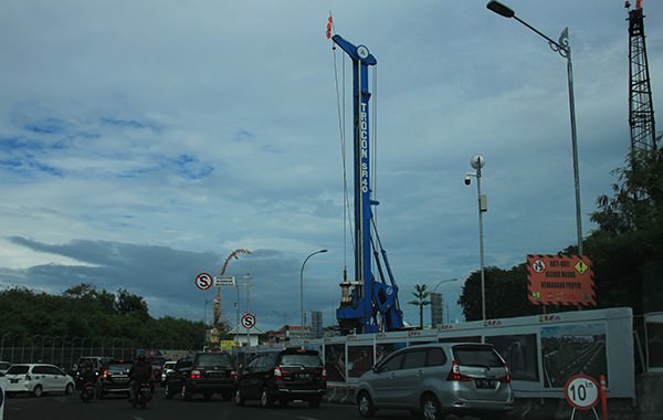 berada-di-bawah-teluk-benoa-proyek-underpass-terancam-banjir-rob