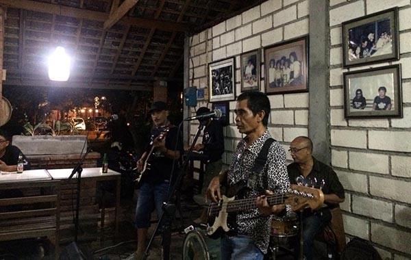 erupsi-gunung-agung-banyak-kontrak-musisi-kafe-diputus-tengah-jalan
