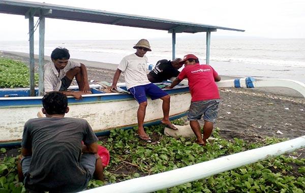 hujan-angin-nelayan-gianyar-nekat-melaut