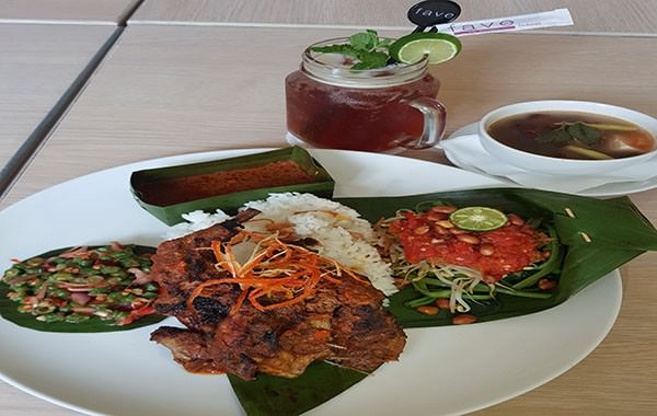 lezatnya-menu-ayam-taliwang-di-fave-hotel-yummy