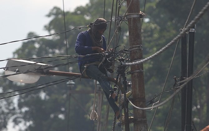 putus-listrik-pengungsi-pln-jamin-kembali-menyala-jika-kondisi-normal