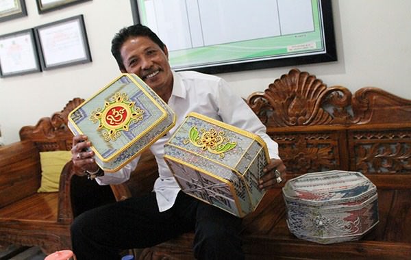 bikin-kerajinan-dari-kertas-koran-jika-ada-pemesan-langsung-bekerja
