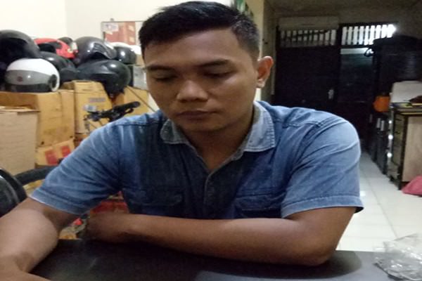cium-gelagat-main-serong-saat-digerebek-pergoki-suami-tiduri-spg-hp