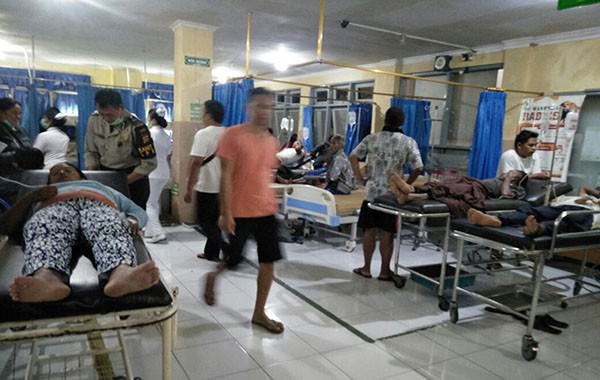 koki-10-orang-masak-pukul-1000-kaget-banyak-yang-keracunan