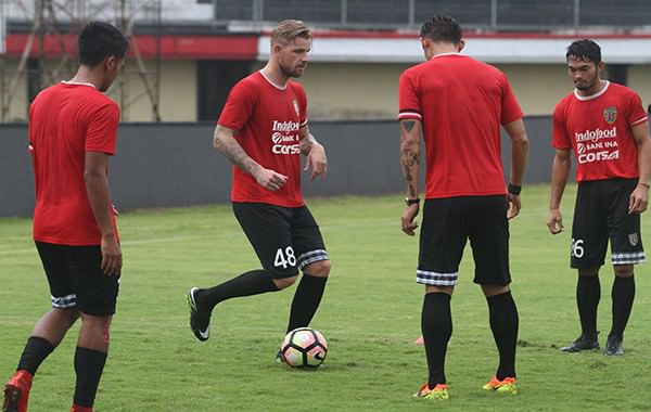 kurang-meyakinkan-yabes-tim-pelatih-lagi-pantau-kevin-brands