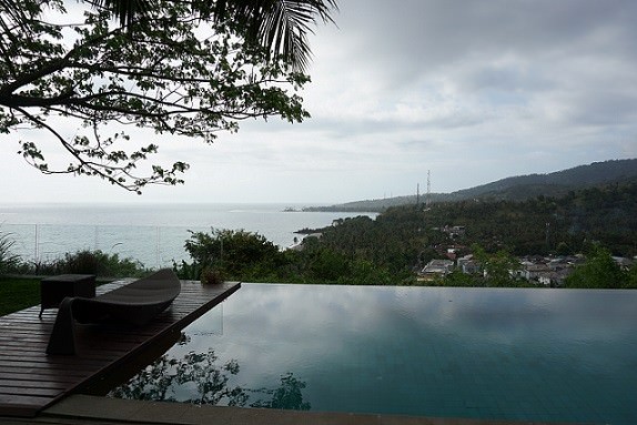 mora-royal-villa-berlokasi-strategis-view-seksi-lautan-senggigi