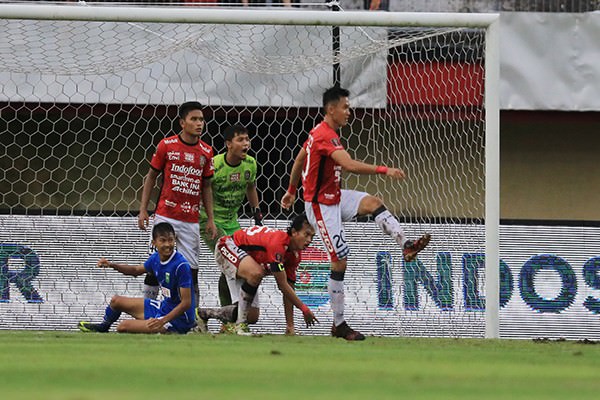punya-kualitas-eddy-harto-puji-skill-kiper-muda-bali-united