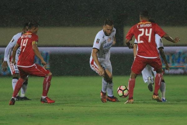 tumbang-dari-bali-united-ini-evaluasi-coach-persija-teco