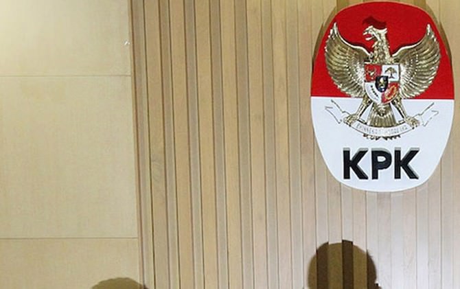 kerap-gelontor-duit-gelondongan-kpk-dan-bpk-sorot-bupati-giri-prasta