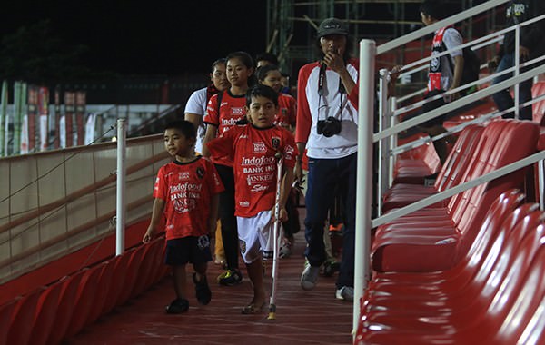 ketemu-sang-pemain-idola-yoko-semoga-bali-united-juara