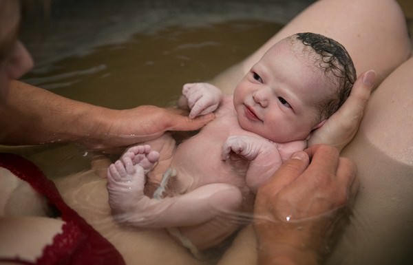 melahirkan-dengan-metode-water-birth-amankan-ini-kata-dinkes-bali