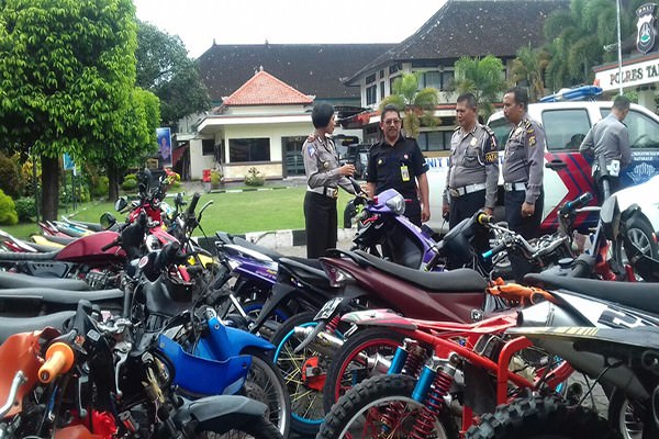 nekat-balap-liar-di-pantai-pasut-puluhan-pembalap-motor-diciduk