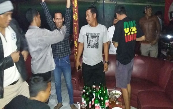 cegah-peredaran-narkoba-saat-nyepi-razia-kafe-remang-remang