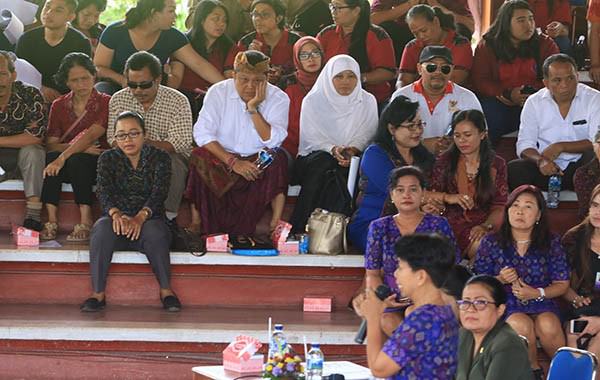 duh-diskusi-masalah-perempuan-koster-tak-hadir-rai-mantra-ngacir