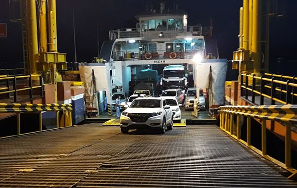 nyepi-usai-kmp-domar-sandar-pertama-pemudik-kembali-masuk-bali