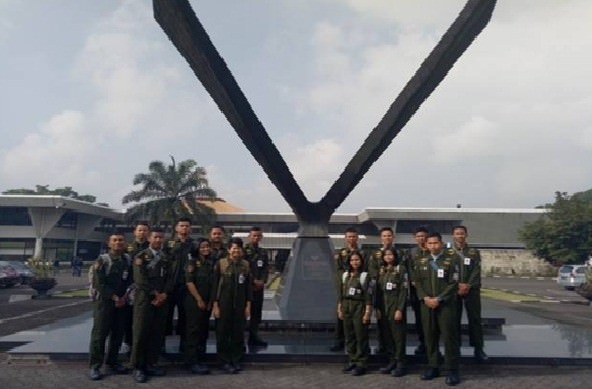 pt-dirgantara-indonesia-apresiasi-siswa-smk-cakra-nusantara