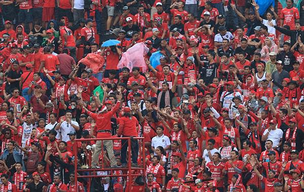ratusan-suporter-indonesia-support-bali-united-kontra-flc-thanh-hoa