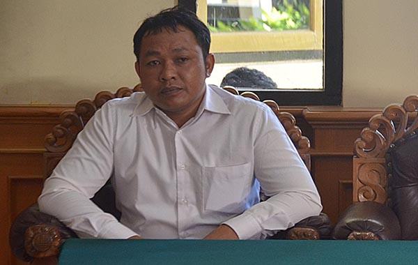 aniaya-dokter-magang-rs-badung-perbekel-plaga-dituntut-dua-bulan-bui