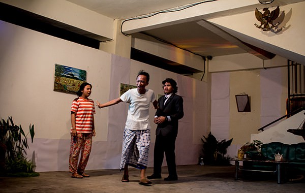 bawakan-drama-pinangan-teater-orok-gelar-pentas-keliling-bali