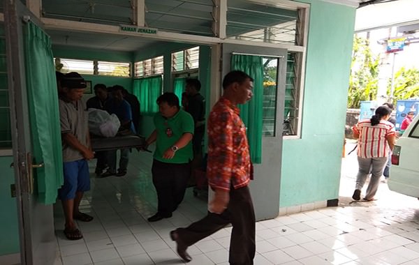 bendesa-munduk-pelebon-ida-pedanda-korban-pohon-pule-tunggu-paruman