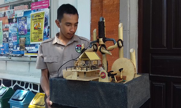 bermodal-selancar-via-youtube-bikin-kincir-air-dengan-suara-unik