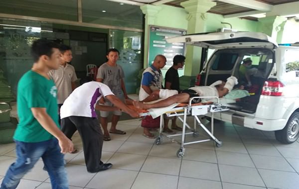 dramatis-demi-anak-balitanya-sopir-ini-nekat-disembur-air-radiator