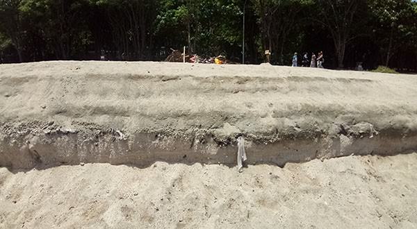duh-abrasi-tak-terkendali-pantai-kuta-makin-bopeng
