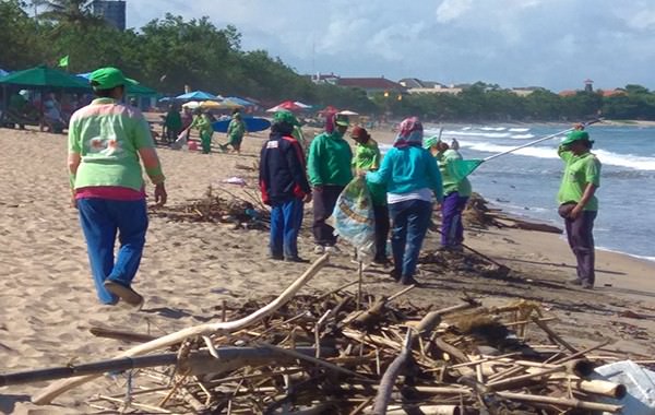 duh-pantai-kedonganan-dan-kuta-kembali-dikepung-sampah
