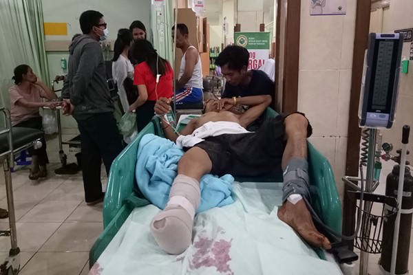 kena-mesin-potong-rumput-kaki-petani-ini-kemungkinan-di-amputasi