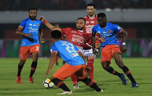 sial-wasit-biang-kerok-bali-united-gagal-salip-the-big-three