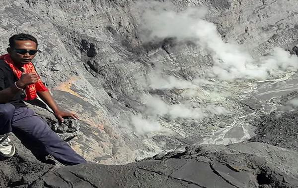 viral-kedalaman-kawah-gunung-agung-tersisa-120-meter