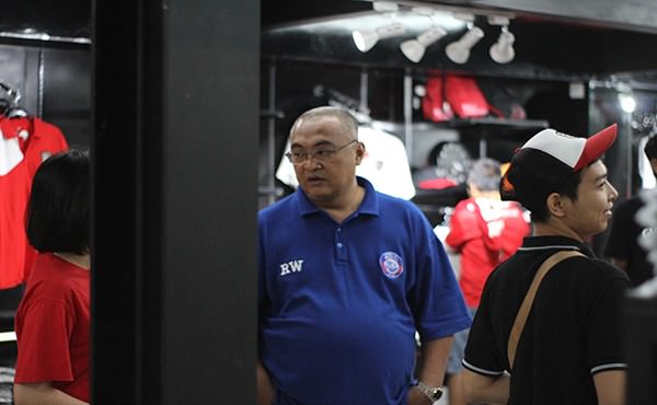 kunjungi-bali-united-store-manager-arema-fc-puji-habis-habisan