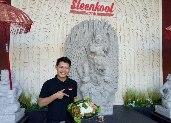 steenkool-hotel-hadirkan-menu-megibung-rasa-nusantara-di-satu-piring